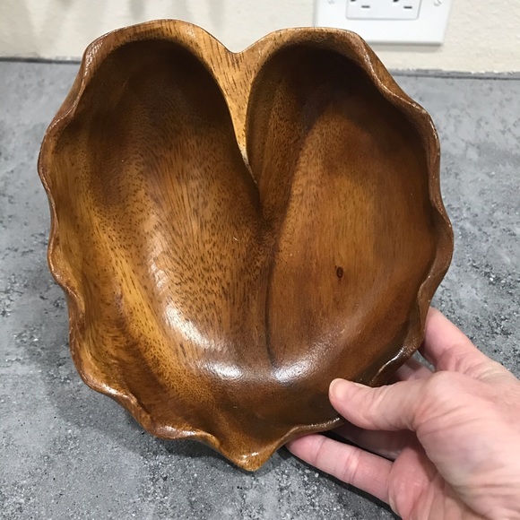 Walnut shaped wooden bowl. - Picture 1 of 6